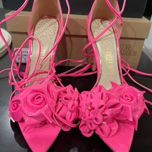 Tie up sandal only worn once